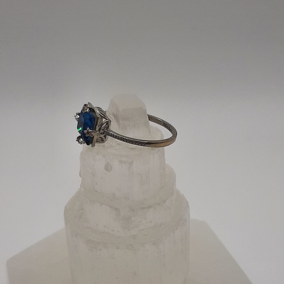 R814 Sterling Silver Stargazer - Fragrant Jewels - Picture 2 of 7